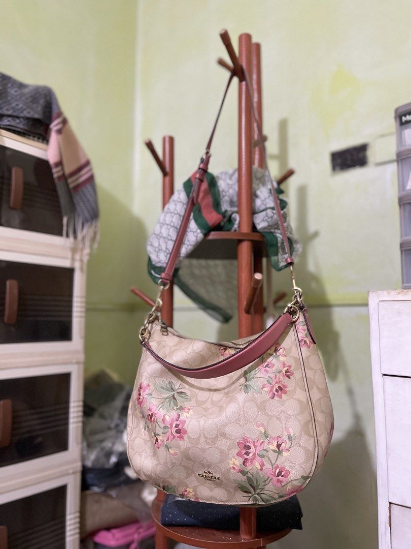 Preloved Authentic Coach Elle Hobo with Lily Print (Category: Cross-body Bags) located in Manila. Submitted by xaj24298 (Listing ID 1436470191, Image 1). Description: RUSH SALE NEGOTIABLE SERIOUS BUYERS ONLY Minor scratch in patch inside due to aging of the bag but used only two times.
