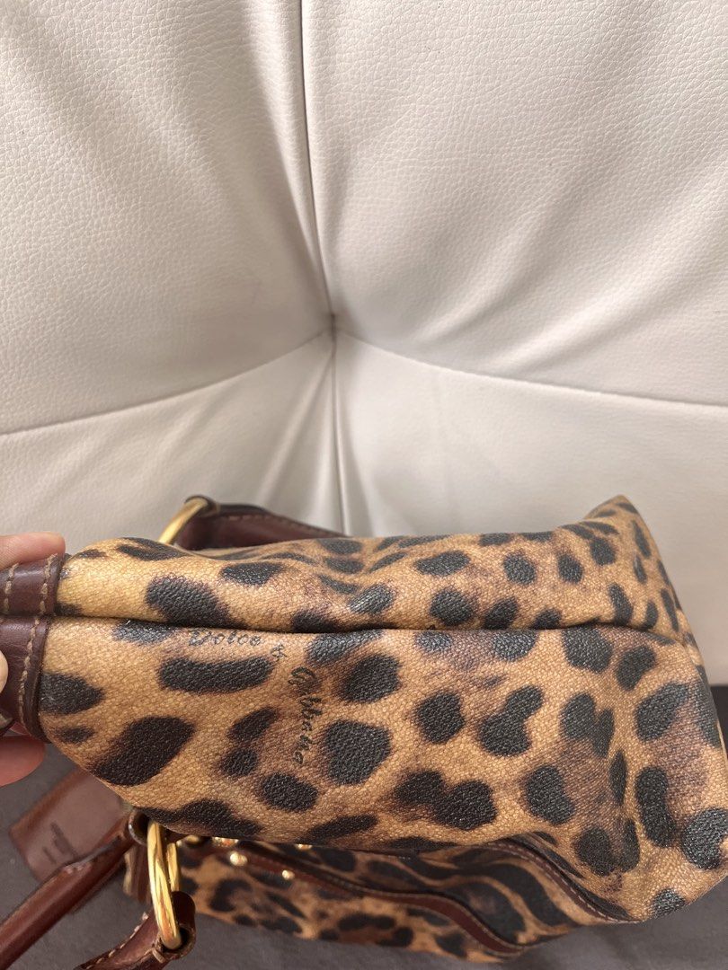 Authentic Dolce & Gabbana Leopard Leather Bag (Category: Luxury Bags & Wallets) located in Bacoor. Submitted by clothestodeclutter (Listing ID 1436296166, Image 3). Description: - Brand: [Dolce & Gabanna] - Color: [Brown/Leopard Prints] - Stylish design - Durable material (Made with leather).