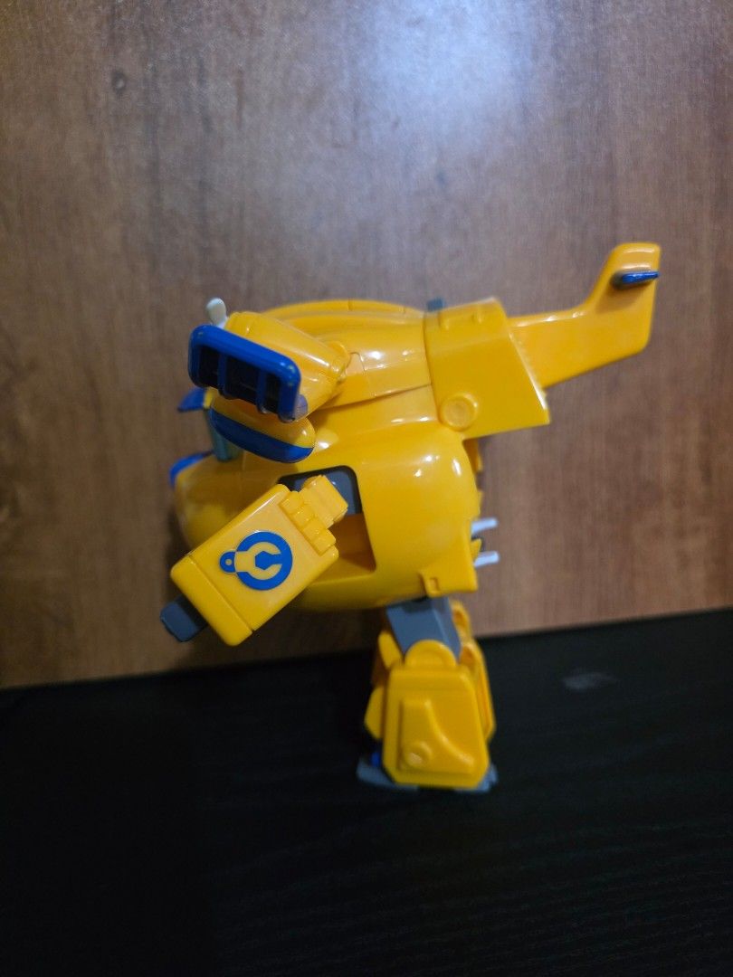 Authentic Super Wings Deluxe Donnie (Lights & Sounds) (Category: Kids Toys) located in Lapu Lapu. Submitted by luckypenguin_01a640 (Listing ID 1436341611, Image 3). Description: Features: ​Interactive: Working lights and sounds from the show! ​Transforming: Easily changes from Plane to Robot mode. ​Large Scale: 5-inch version (the "Big" one). ​Quality: Heavy-duty ABS plastic with metal pin hinges. ​Condition: ​Sounds and lights are 100% tested an