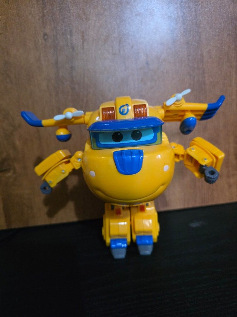 Authentic Super Wings Deluxe Donnie (Lights & Sounds) (Category: Kids Toys) located in Lapu Lapu. Submitted by luckypenguin_01a640 (Listing ID 1436341611, Image 1). Description: Features: ​Interactive: Working lights and sounds from the show! ​Transforming: Easily changes from Plane to Robot mode. ​Large Scale: 5-inch version (the "Big" one). ​Quality: Heavy-duty ABS plastic with metal pin hinges. ​Condition: ​Sounds and lights are 100% tested an