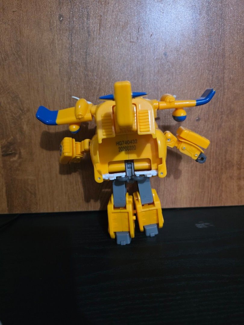 Authentic Super Wings Deluxe Donnie (Lights & Sounds) (Category: Kids Toys) located in Lapu Lapu. Submitted by luckypenguin_01a640 (Listing ID 1436341611, Image 2). Description: Features: ​Interactive: Working lights and sounds from the show! ​Transforming: Easily changes from Plane to Robot mode. ​Large Scale: 5-inch version (the "Big" one). ​Quality: Heavy-duty ABS plastic with metal pin hinges. ​Condition: ​Sounds and lights are 100% tested an