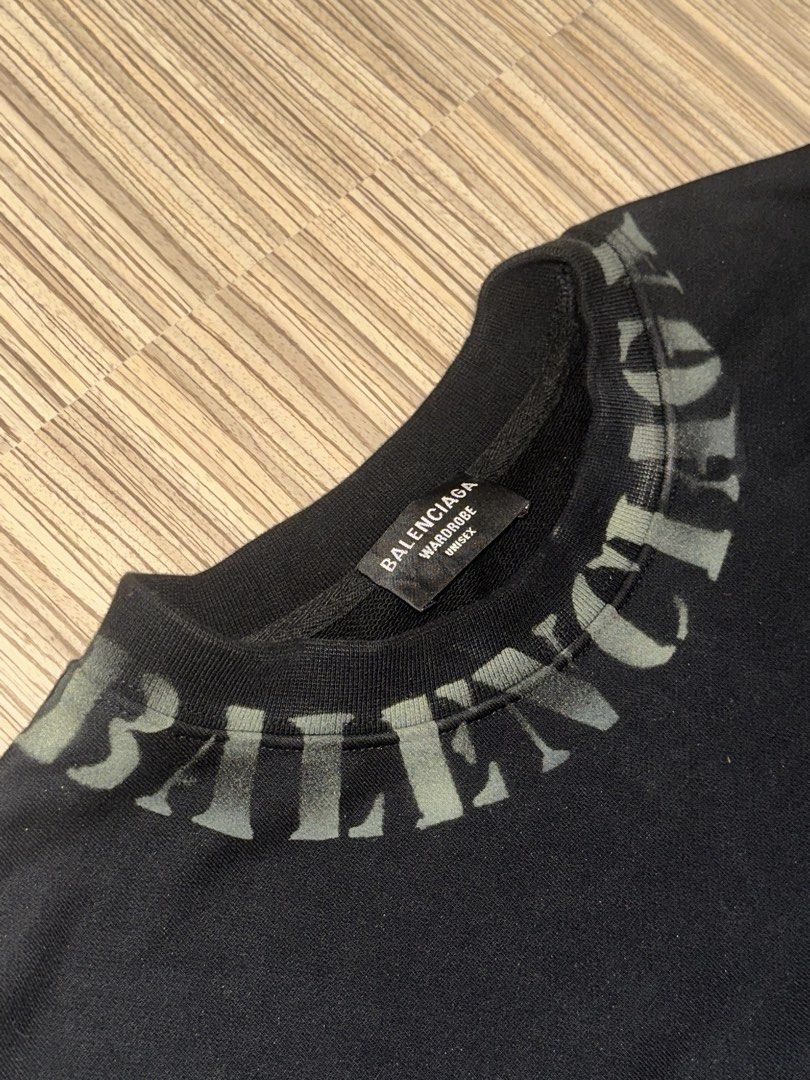 BALENCIAGA LONG SLEEVE SWEATSHIRT (Category: Coats, Jackets and Outerwear) located in Cavite. Submitted by bauluzadas (Listing ID 1436328073, Image 3). Description: BALENCIAGA LONGSLEEVE SWEATSHIRT BRAND NEW NO ISSUE L: 28 W:23 Size m on tag pm for more details cavite city loc can jnt/lbc/lalamove .