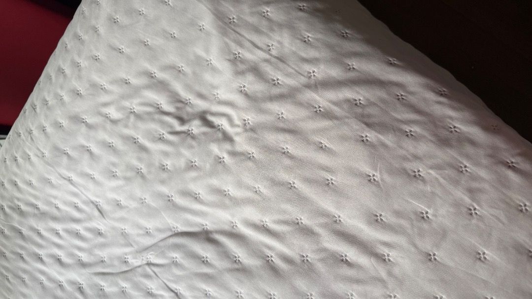 Bed cover and Pillows446617811032494082