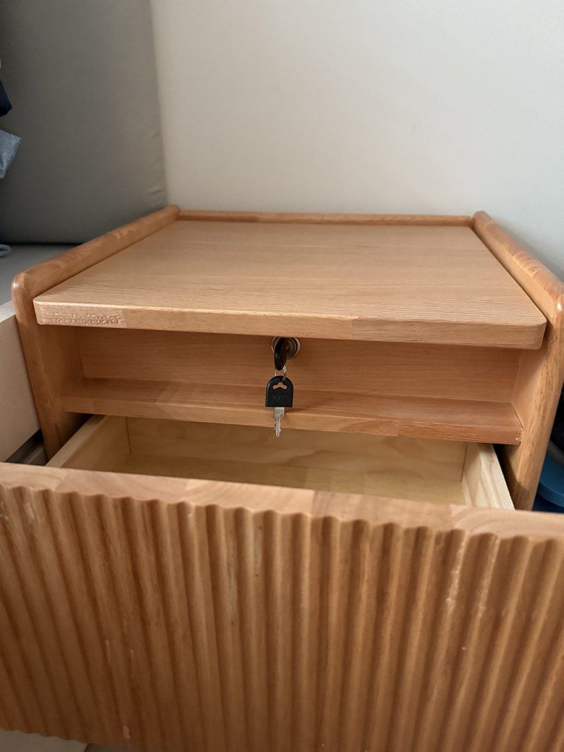 Bedside Table (Category: Other Home Furniture) located in Singapore. Submitted by ryuthinker (Listing ID 1436309867, Image 2). Description: .