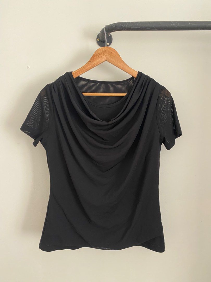 Black Boohoo Chiffon High Cowl Neck Top (Category: Blouses) located in Mangatarem. Submitted by juicybabe_ (Listing ID 1436378616, Image 1). Description: - xxl - black draped cowl neck top featuring short sheer sleeves..