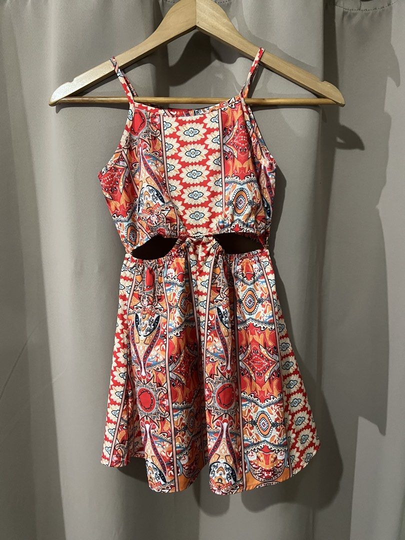 Bohemian Print Halter Dress (Category: Babies & Kids Fashion) located in Pasig City. Submitted by mhedoe_gioia (Listing ID 1436354630, Image 1). Description: L 26 in w upto 16 in (layflat) - Bohemian print - Halter neckline - Waist cut-out detail - Thin straps - Flared skirt - Lightweight fabric - Ideal for warm weather.