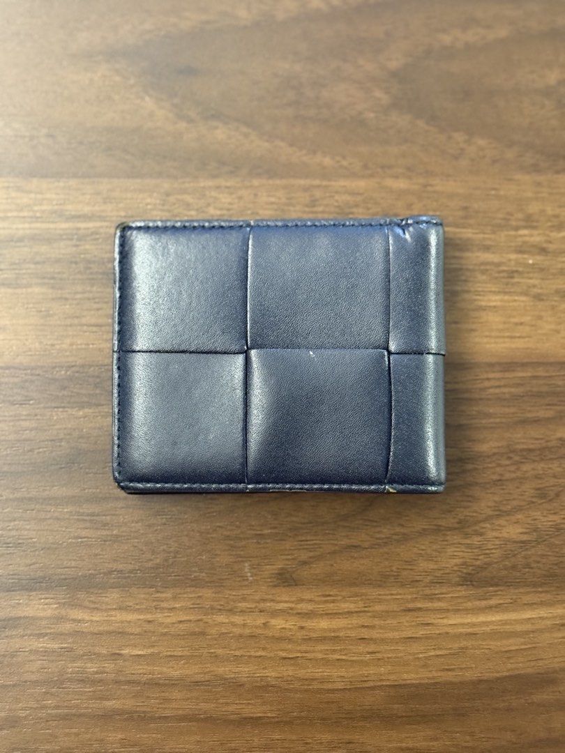 Bottega Veneta Men’s Wallet (Category: Luxury Bags & Wallets) located in Quezon City. Submitted by salesbyina (Listing ID 1436340305, Image 2). Description: .