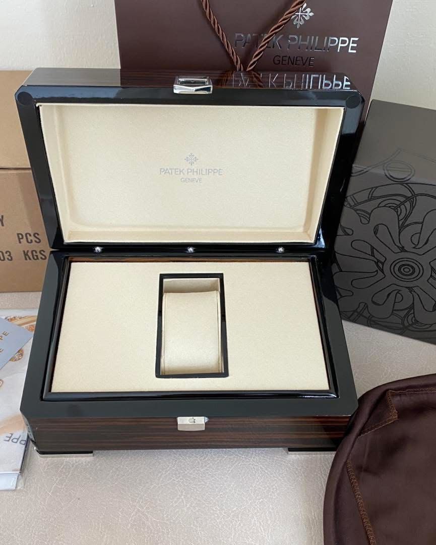 Boxes for Watch (Category: Accessory Holder, Box & Organizers) located in Manila. Submitted by clean_dial (Listing ID 1436322315, Image 3). Description: ONHAND READY TO SHIP Top Quality .