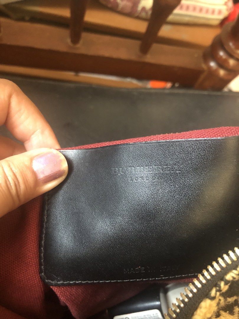Burberry Checkered Shoulder Bag (Category: Luxury Bags & Wallets) located in Tabuk. Submitted by qurst (Listing ID 1436312941, Image 3). Description: - Authentic Burberry shoulder bag - Classic checkered pattern - Black strap - Gold-toned zipper with Burberry logo - Red interior lining - Made in Italy.