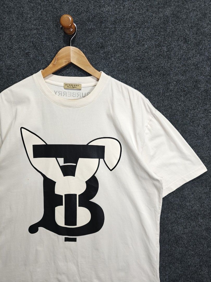 SALE ❗Burberry TB Logo T-shirt (Category: Tshirts & Polo Shirts ) located in Alaminos. Submitted by epargne (Listing ID 1436292037, Image 2). Description: 🏷️ Burberry TB Logo Condition: Vgood ! Color rate: 9/10 Size: Large - XL Measurement: ⬇️⬇️⬇️ Length' 29 'Width' 23.5 Issue: Dot stain see last photo. See picture for details ⬇️⬇️⬇️.