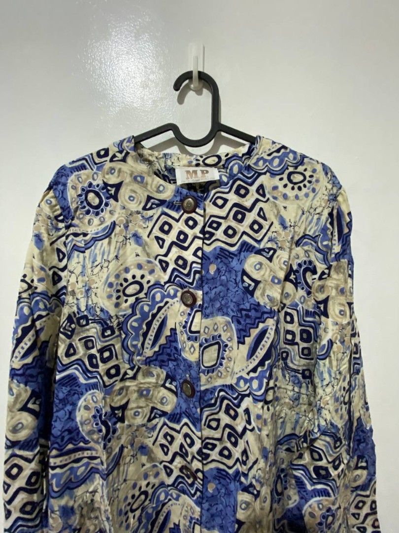 Button-Up Blouse (Category: Blouses) located in Manila. Submitted by otwentyseven (Listing ID 1436344362, Image 2). Description: - Blue and beige patterned design - Button-up front - Long sleevesßß - Round neckline - Lightweight fabric - Relaxed fit - Brand tag visible.