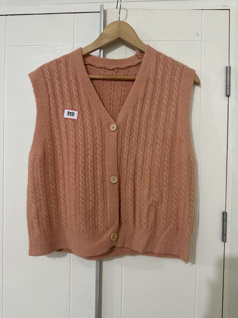 Cable Knit Vest (Category: Vests) located in Pasig City. Submitted by afterglowpreloved (Listing ID 1436452084, Image 1). Description: .