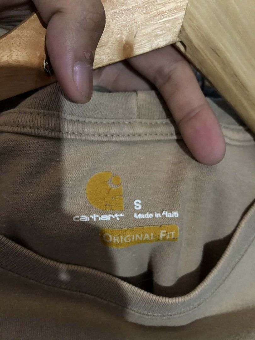 Carhartt Pocket Tee - Original Fit - Small (Category: Tshirts & Polo Shirts ) located in Dumaguete. Submitted by guerrerojp (Listing ID 1436462945, Image 3). Description: - Carhartt pocket tee - Neutral color - Size: Small - Features Carhartt logo on chest pocket - Made in Haiti - Style: Original Fit - Material: 100% cotton - Style code: S18 3500020235 K87DES.
