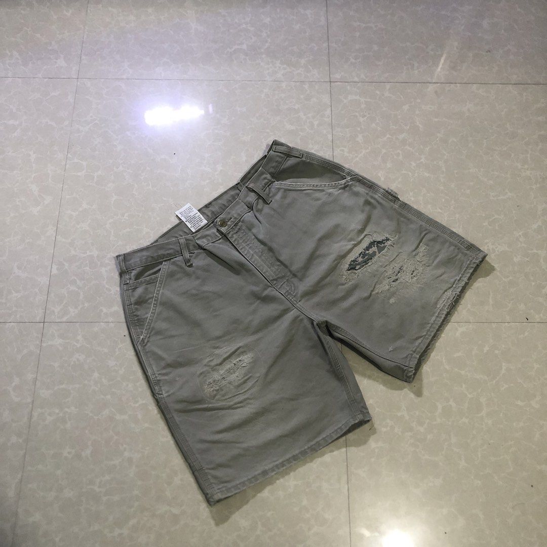 Carhartt vintage patch carpenter (Category: Shorts) located in Samal. Submitted by rj_thrift (Listing ID 1436393681, Image 2). Description: size 36 if tahi pag tinannggal tahi size 40x21 leg hole 13 issue: Repaired and scraches excellent condi.