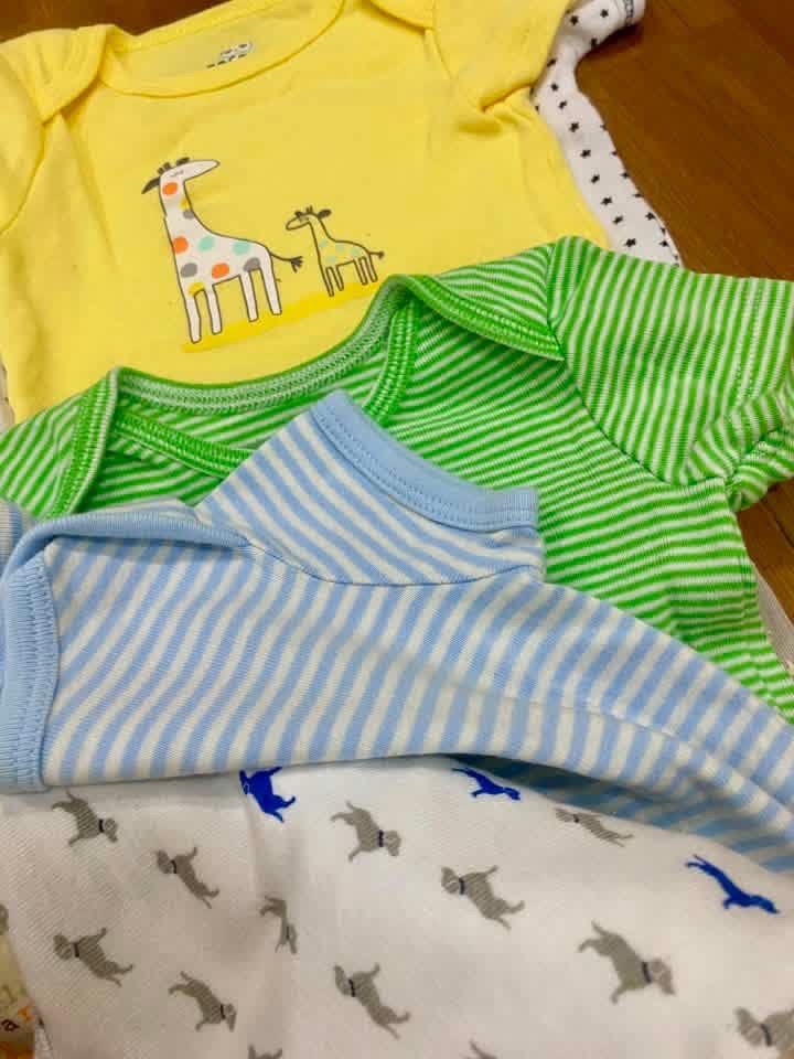 Carter's Baby Onesies - Assorted Designs (Category: Babies & Kids Fashion) located in Manila. Submitted by royalmountain_71a89e (Listing ID 1436394708, Image 2). Description: -55pcs - Bundle of baby onesies - Features animal and stripe designs - Colors: yellow, blue, green, white - Made of soft fabric - Short sleeves - Designs include giraffes, owls, dogs, and dinosaurs - Ideal for everyday wear.