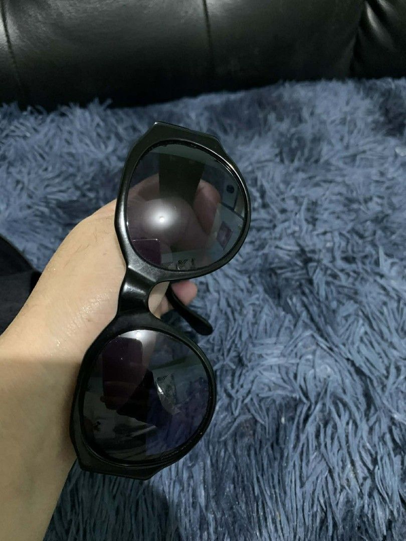 CHANEL SUNGLASSES (Category: Sunglasses & Eyewear) located in Cavite. Submitted by erwheen (Listing ID 1436452689, Image 1). Description: CHANEL SUNGLASSES EXCELLENT CONDITION ISSUE SIGN OF USAGE NO SCEATCH LENS 8000 PLUS SHIPPING NO COD / COP MOP GCASH COURIER J&T / LALAMOVE LOCATION CAVITE CITY.