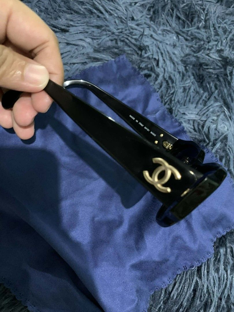 CHANEL SUNGLASSES (Category: Sunglasses & Eyewear) located in Cavite. Submitted by erwheen (Listing ID 1436452689, Image 3). Description: CHANEL SUNGLASSES EXCELLENT CONDITION ISSUE SIGN OF USAGE NO SCEATCH LENS 8000 PLUS SHIPPING NO COD / COP MOP GCASH COURIER J&T / LALAMOVE LOCATION CAVITE CITY.