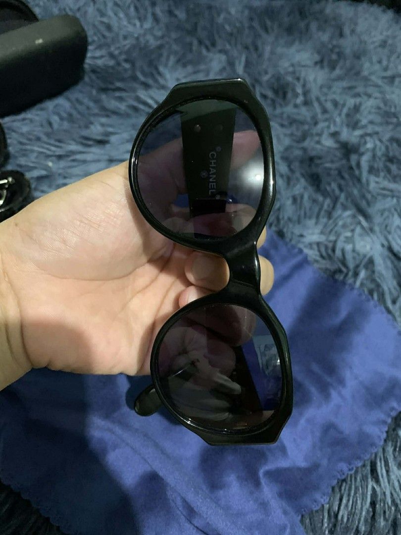 CHANEL SUNGLASSES (Category: Sunglasses & Eyewear) located in Cavite. Submitted by erwheen (Listing ID 1436452689, Image 2). Description: CHANEL SUNGLASSES EXCELLENT CONDITION ISSUE SIGN OF USAGE NO SCEATCH LENS 8000 PLUS SHIPPING NO COD / COP MOP GCASH COURIER J&T / LALAMOVE LOCATION CAVITE CITY.