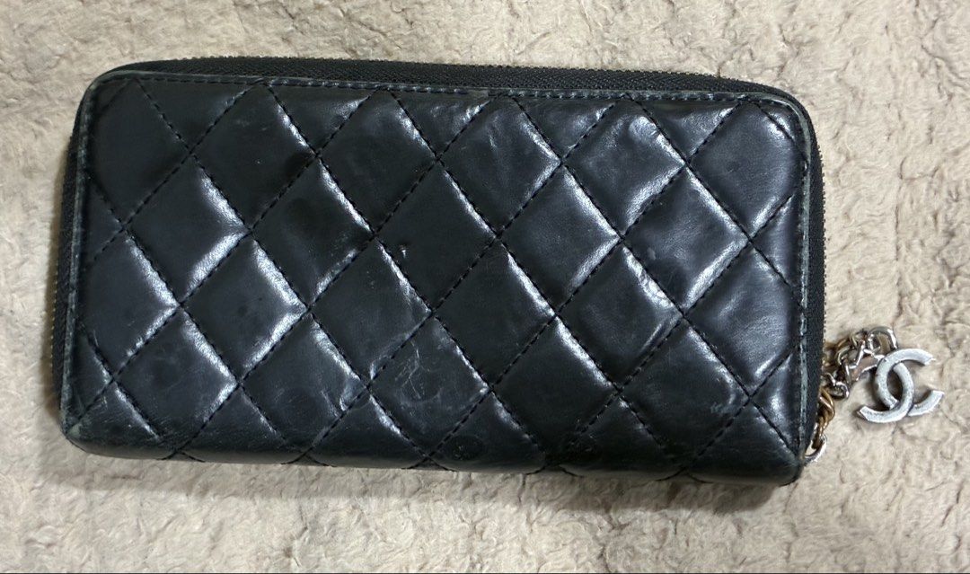Chanel Zippy Wallet (Category: Luxury Bags & Wallets) located in Manila. Submitted by cellymeji060371 (Listing ID 1436360629, Image 2). Description: Has signs of use but still presentable No more hologram.
