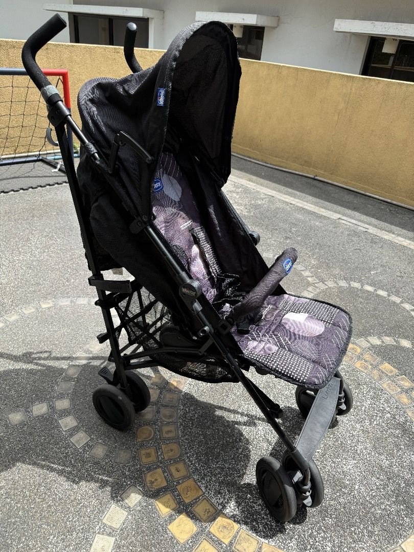 Chicco London Stroller (Category: Strollers) located in Quezon City. Submitted by maria.claudia (Listing ID 1436362235, Image 2). Description: The Chicco London Stroller is a versatile, lightweight umbrella-fold stroller suitable from birth up to 15kg, offering a 4-position reclining backrest and adjustable leg rest for comfort. It is known for its compact folding mechanism, making it ideal for travel. Bought in 2022. Used mainly for travel. With