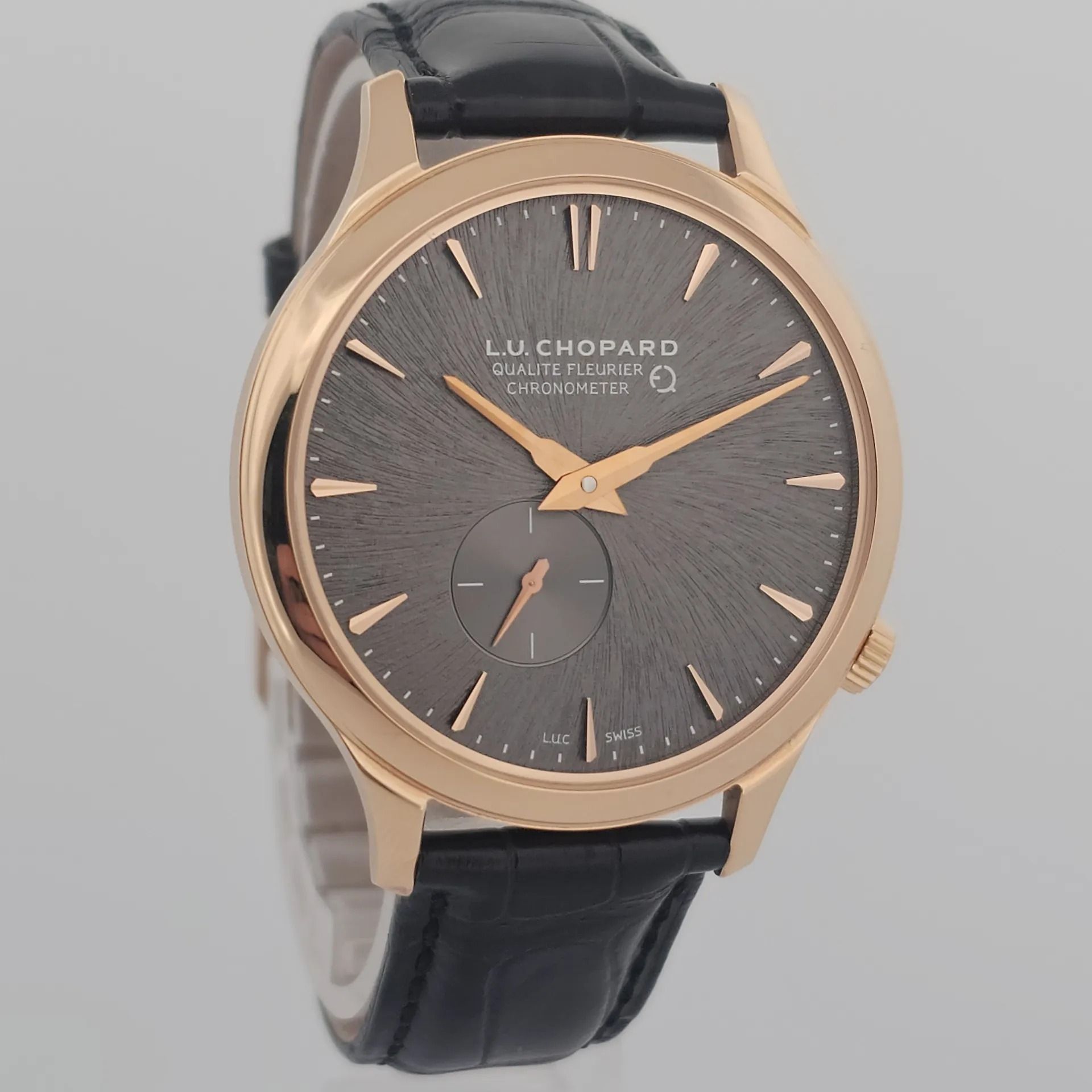 Chopard L.U.C XPS Twist QF Fairmined 161945-5001 (Category: Watches) located in Singapore. Submitted by mingwatchchannel (Listing ID 1436331335, Image 1). Description: M260324UCPD22 Watch Condition Very Good Warranty Card Year 2022 Diameter 41mm Movement Automatic Case Material Rose Gold Dial Color Gray Accessories Includes original packaging box and certificate No Exchange Thank You Want to see more watches we have please follow us on: Website: 