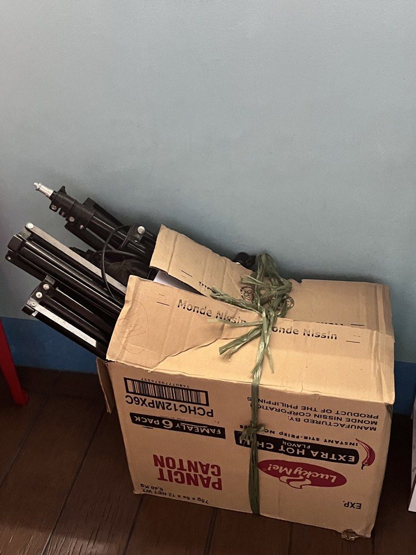Complete all working three studio lights (Category: Lighting & Studio Equipment) located in Manila. Submitted by silverearth_22153b (Listing ID 1436463175, Image 1). Description: .