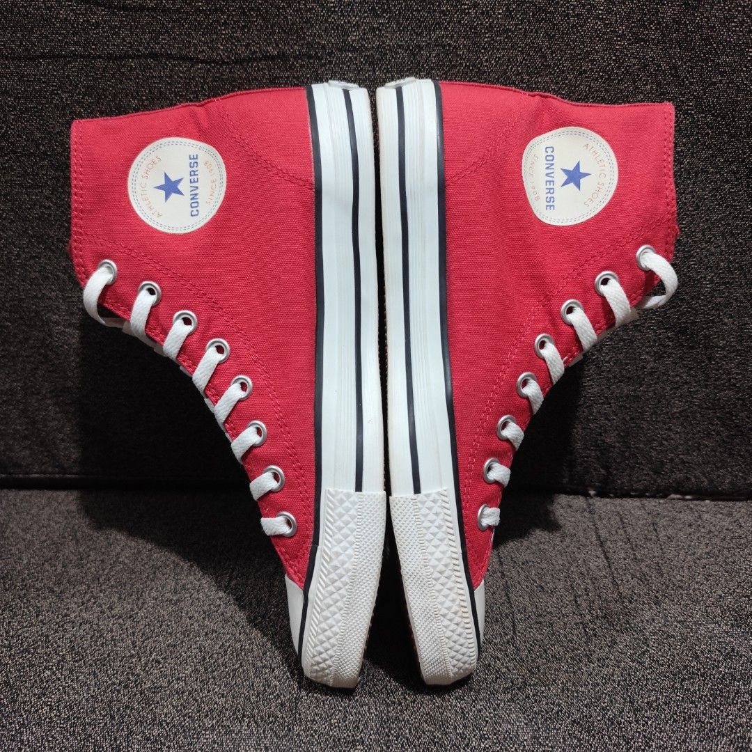 Converse Classic Red Japan (7.5 men) (Category: Sneakers) located in Marikina City. Submitted by frked (Listing ID 1436414156, Image 3). Description: Converse Classic Red Japan 7.5 men Excellent No box 999+sf.