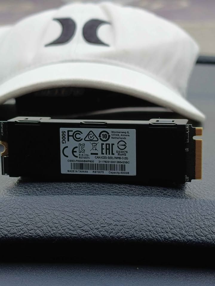 Corsair SSD MP600 500GB Gen4 with heatsink