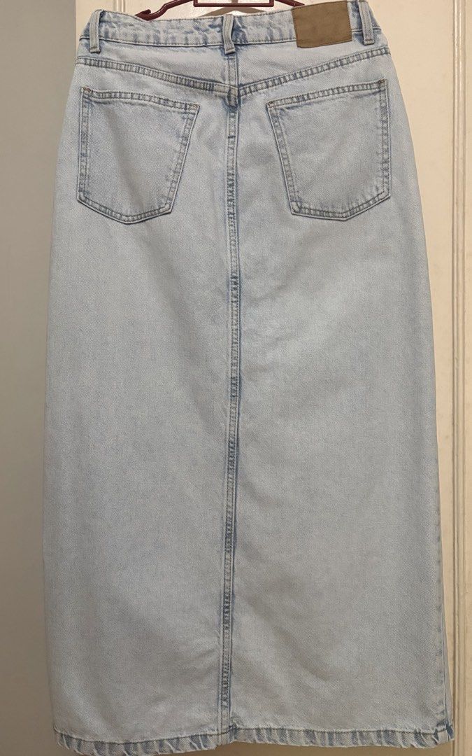 Cotton On Bailey Denim Maxi Skirt (Category: Skirts) located in Antipolo. Submitted by theeditedcloset (Listing ID 1436348177, Image 2). Description: - Cotton On Bailey Denim Maxi Skirt - Light wash - Size: 8 AU, 4 US, 36 EU, 38 BR - Front slit - Classic five-pocket design - Button and zipper closure.