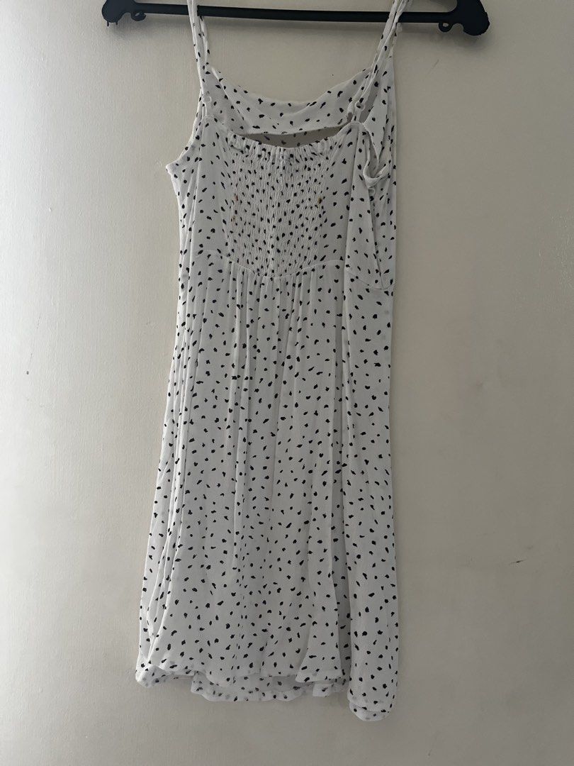 Cotton On White Dress (Category: Dresses) located in Manila. Submitted by bronds (Listing ID 1436312173, Image 2). Description: .