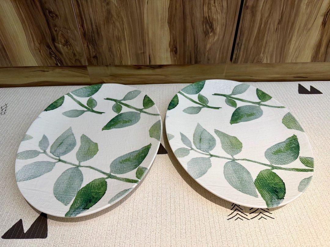 Crate & Barrel Leafy Botanical Oval Platter