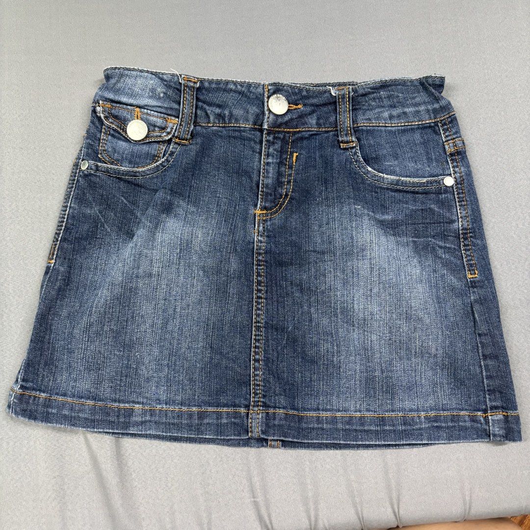 Zara Dark Blue Denim Skirt (Category: Skirts) located in Quezon City. Submitted by renee.declutters_ (Listing ID 1436436648, Image 1). Description: fits S check bio for payment details — dm for when worn.