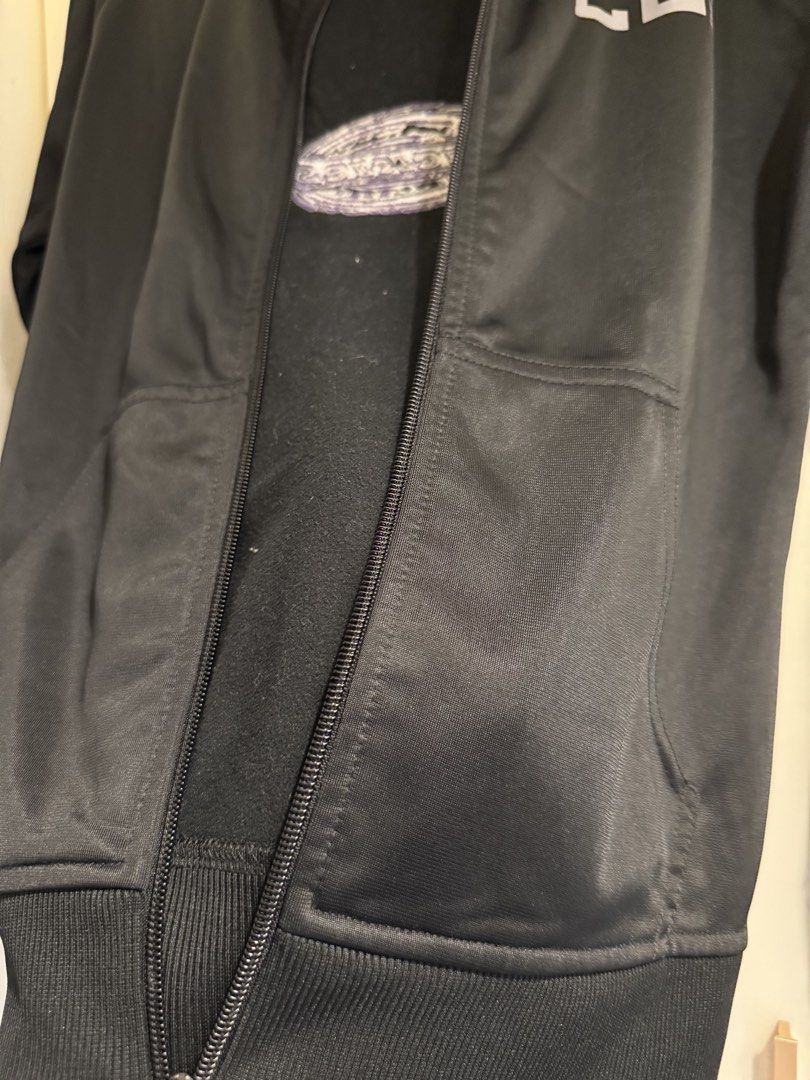 Dickies Black Jacket (Category: Coats, Jackets and Outerwear) located in Cabuyao City. Submitted by msjoee (Listing ID 1436333917, Image 3). Description: Fits small to medium. RFS: Doesnt fit me anymore. .