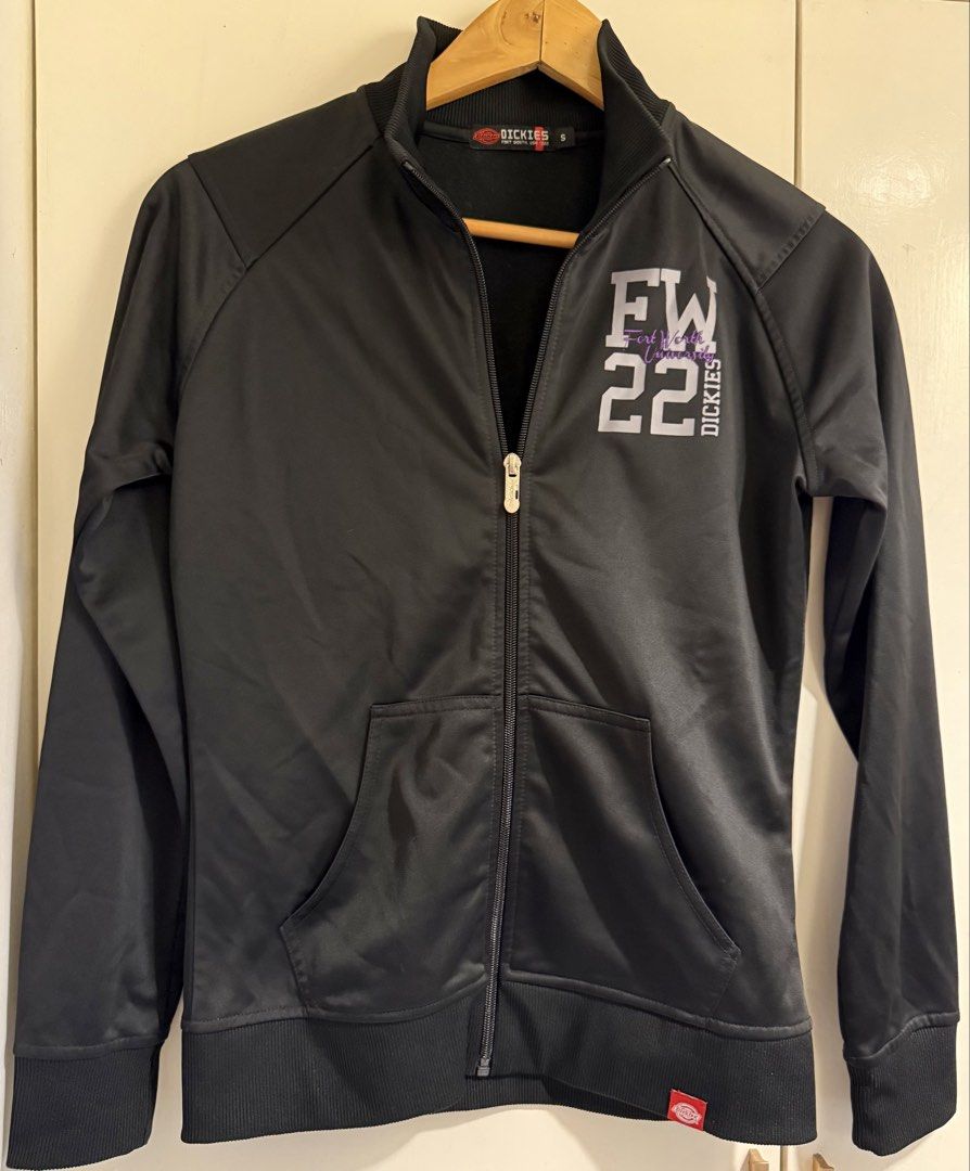 Dickies Black Jacket (Category: Coats, Jackets and Outerwear) located in Cabuyao City. Submitted by msjoee (Listing ID 1436333917, Image 1). Description: Fits small to medium. RFS: Doesnt fit me anymore. .