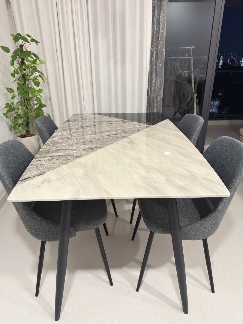 Dining table446835876200468480