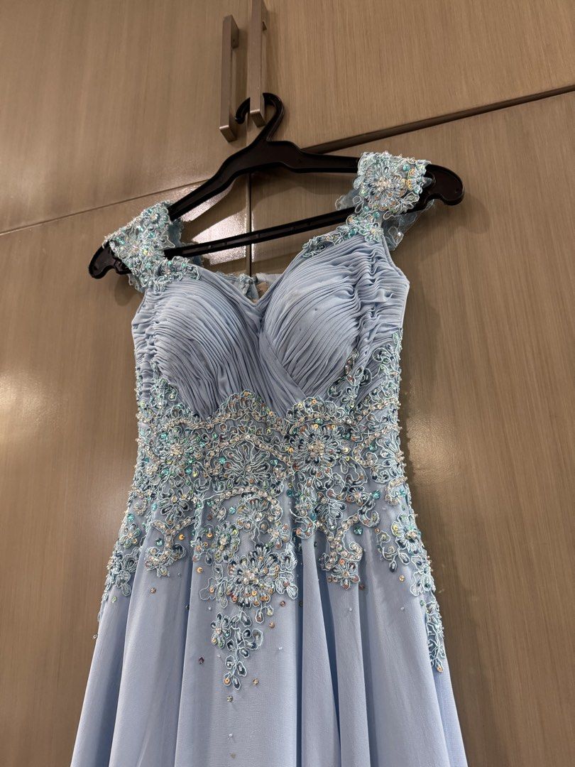 Edward Teng Light Blue Prom Gown (Category: Evening dresses & gowns) located in San Juan City. Submitted by okkmegan (Listing ID 1436400871, Image 2). Description: - Edward Teng light blue gown - Intricate floral embroidery with sparkling embellishments - Elegant bodice and shoulder straps - Flowing, floor-length skirt - Zipper closure at the back - Ideal for formal events and special occasions BODY MEASUREMENTS Height: 5’1 with 3in heels Bust: 3