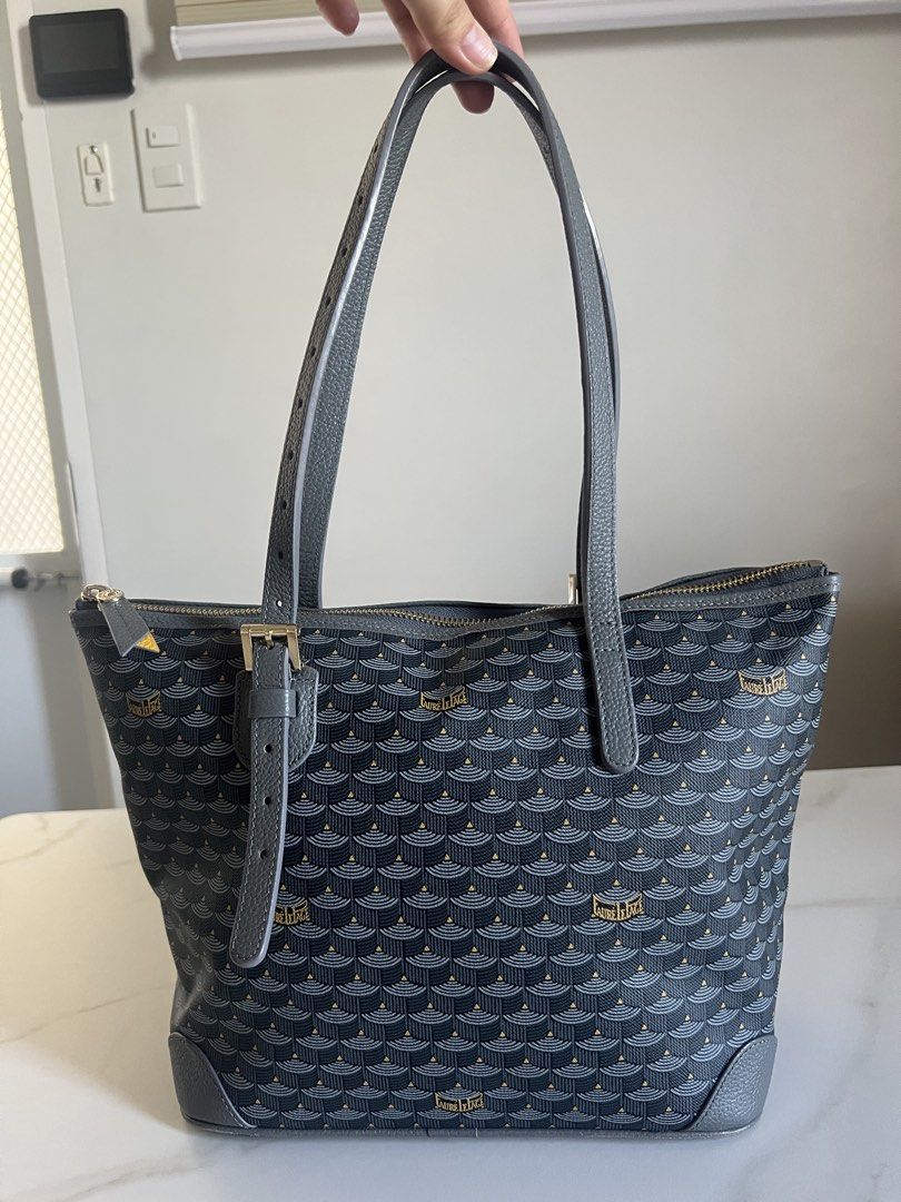 Faure Le Page Daily Battle 27 Zip Bag (Category: Luxury Bags & Wallets) located in Manila. Submitted by cescaventenilla (Listing ID 1435973081, Image 2). Description: - Faure Le Page Daily Battle 27 Zip Bag - Features a steel gray scale canvas and calfskin leather design - Perfect for everyday use - Secure zip closure - Stylish and functional accessory.