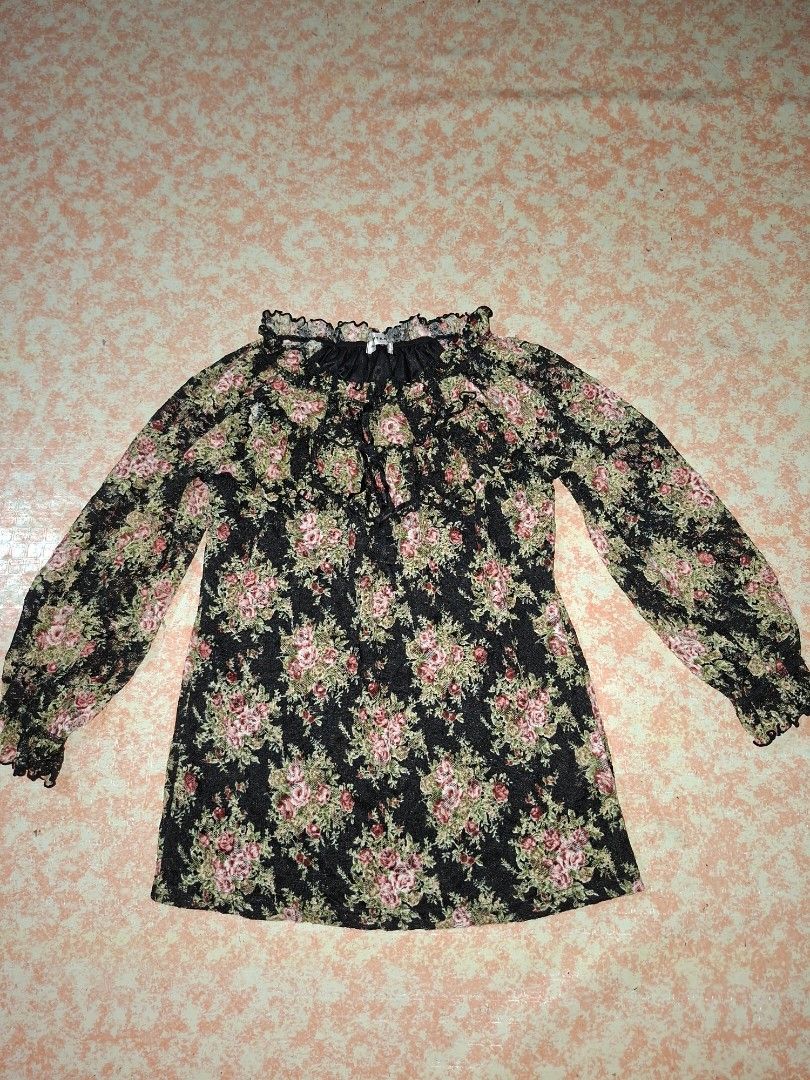 Floral Blouse with Ruffle Details (Category: Blouses) located in Valenzuela. Submitted by thriftlets (Listing ID 1436325593, Image 1). Description: - Floral patterned blouse - Long sleeves - Ruffled neckline and sleeve cuffs - Sheer fabric.