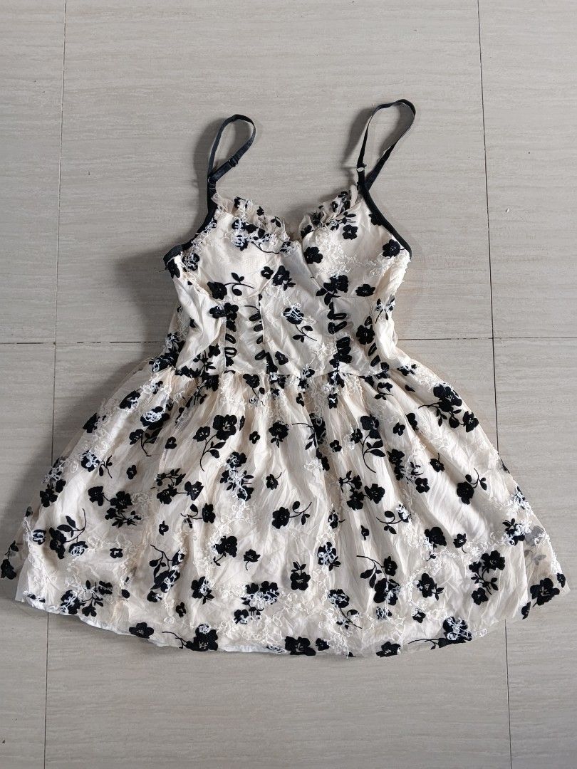 Mini Dress Floral Embroidered (Category: Dresses) located in Koronadal. Submitted by mskhangg (Listing ID 1436339543, Image 1). Description: - Cream dress with black floral embroidery - Spaghetti straps - Fitted bodice - Flared skirt - Black trim on straps and neckline - Suitable for casual and special occasions -Padded bra.