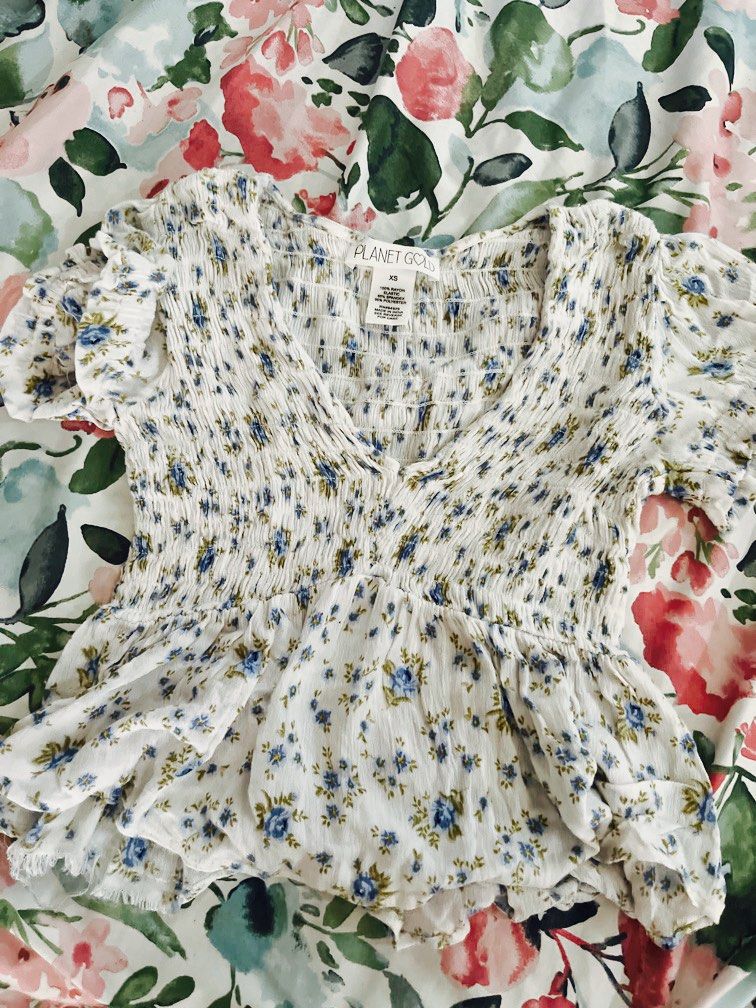 Floral Top (Category: Blouses) located in Manila. Submitted by bronds (Listing ID 1436321360, Image 2). Description: .