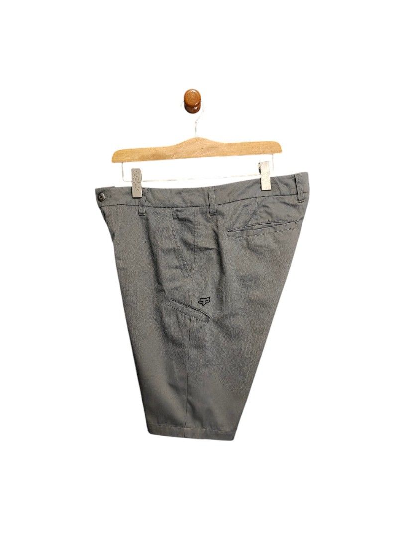 SALE ❗Fox Racing Shorts (Category: Activewear) located in Alaminos. Submitted by epargne (Listing ID 1436381093, Image 1). Description: Fox Racing Short Condition: Excellent ! Color rate: 9.8/10 Size: 34 Measurement: ⬇️⬇️⬇️ Waistline' 34 'Length' 20.5 Issue: Missing lock button at back see last photo.