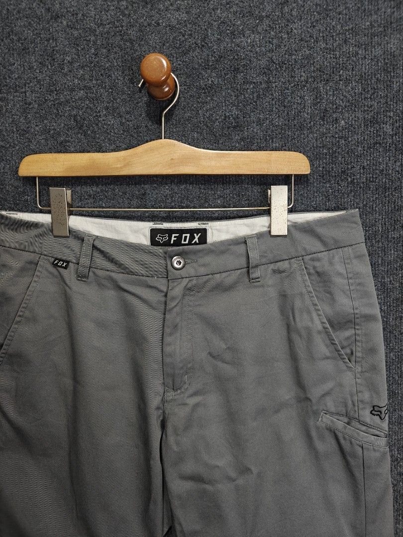 SALE ❗Fox Racing Shorts (Category: Activewear) located in Alaminos. Submitted by epargne (Listing ID 1436381093, Image 3). Description: Fox Racing Short Condition: Excellent ! Color rate: 9.8/10 Size: 34 Measurement: ⬇️⬇️⬇️ Waistline' 34 'Length' 20.5 Issue: Missing lock button at back see last photo.