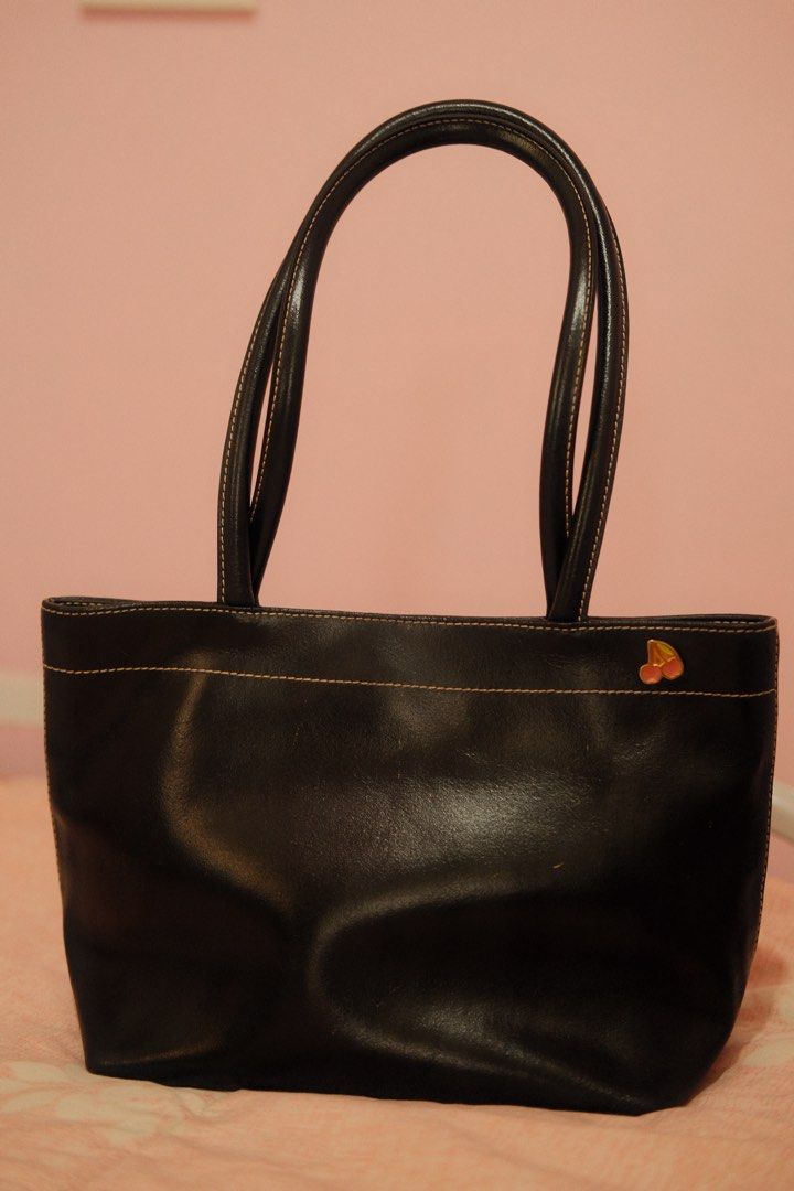 Furla Black Leather Tote Bag (Category: Luxury Bags & Wallets) located in Manila. Submitted by jeanjavina43389 (Listing ID 1436400048, Image 1). Description: - Furla black leather tote bag - Classic design - Gold-tone detail - Made in Italy - Interior zipper pocket - Magnetic closure - Perfect for everyday or special occasions -Leather is so good!! My faveee!.