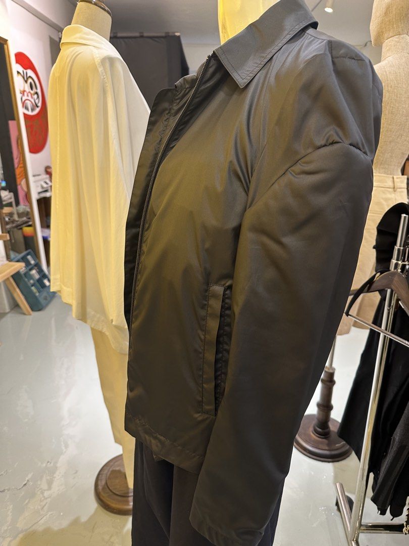 Givenchy jacket （分類：外套及戶外衣服）位於 Hong Kong。 由 preownedluxuryclotheshk 提交（商品編號 1436364239，圖片 4）。簡介： 歡迎光臨 香港東建工廠大廈2樓D 鰂魚涌地鐵站C出口步行2分鐘 正式註冊實體店 預約制。