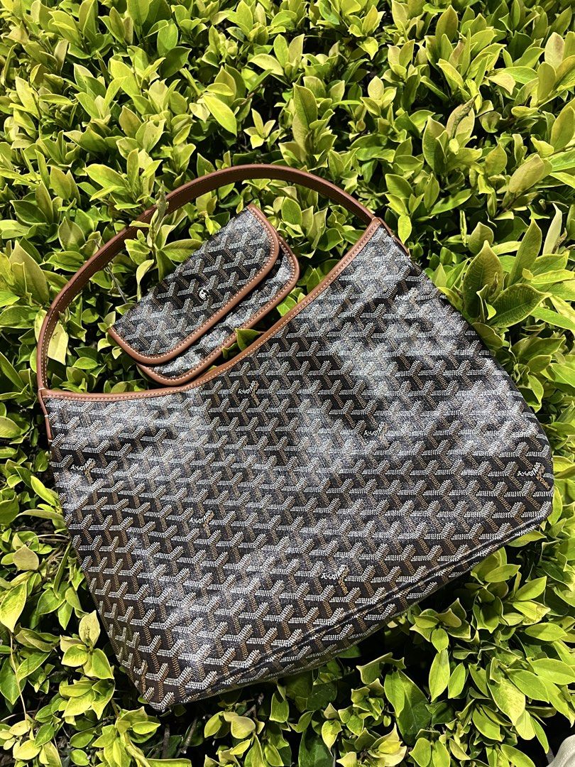 Goyard HoBo (Category: Luxury Bags & Wallets) located in Bacolod City. Submitted by novymae23 (Listing ID 1436356851, Image 2). Description: Goyard Hobo Black Tan Large Rank A No Issue .