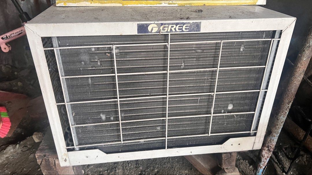 Gree AC (Category: Air Conditioning and Heating) located in Manila. Submitted by bebula23 (Listing ID 1436400070, Image 3). Description: Hindi nagamit masyado natambak lang pinalitan kasi ng split type yung ac kasi malaki masyado di kasya sa nagawang butas.