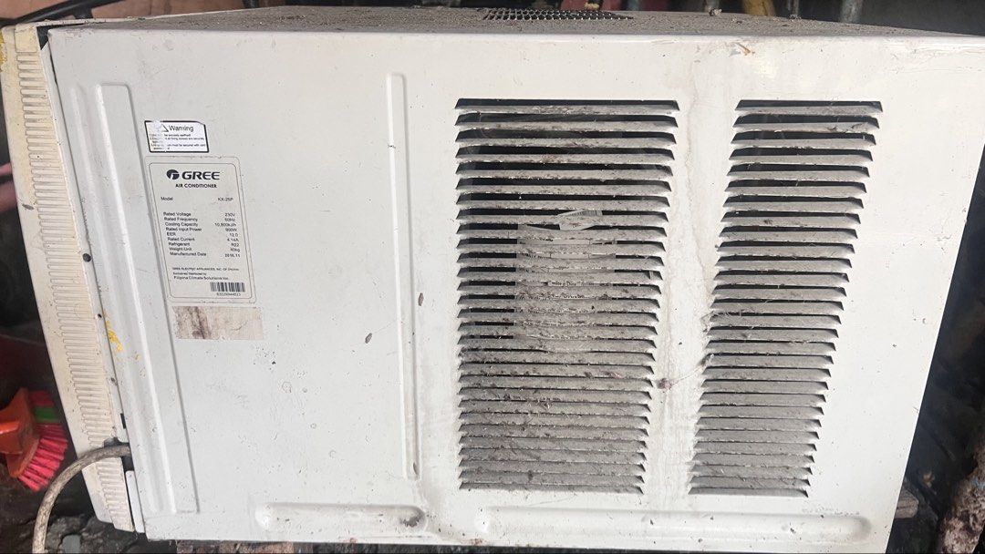 Gree AC (Category: Air Conditioning and Heating) located in Manila. Submitted by bebula23 (Listing ID 1436400070, Image 2). Description: Hindi nagamit masyado natambak lang pinalitan kasi ng split type yung ac kasi malaki masyado di kasya sa nagawang butas.