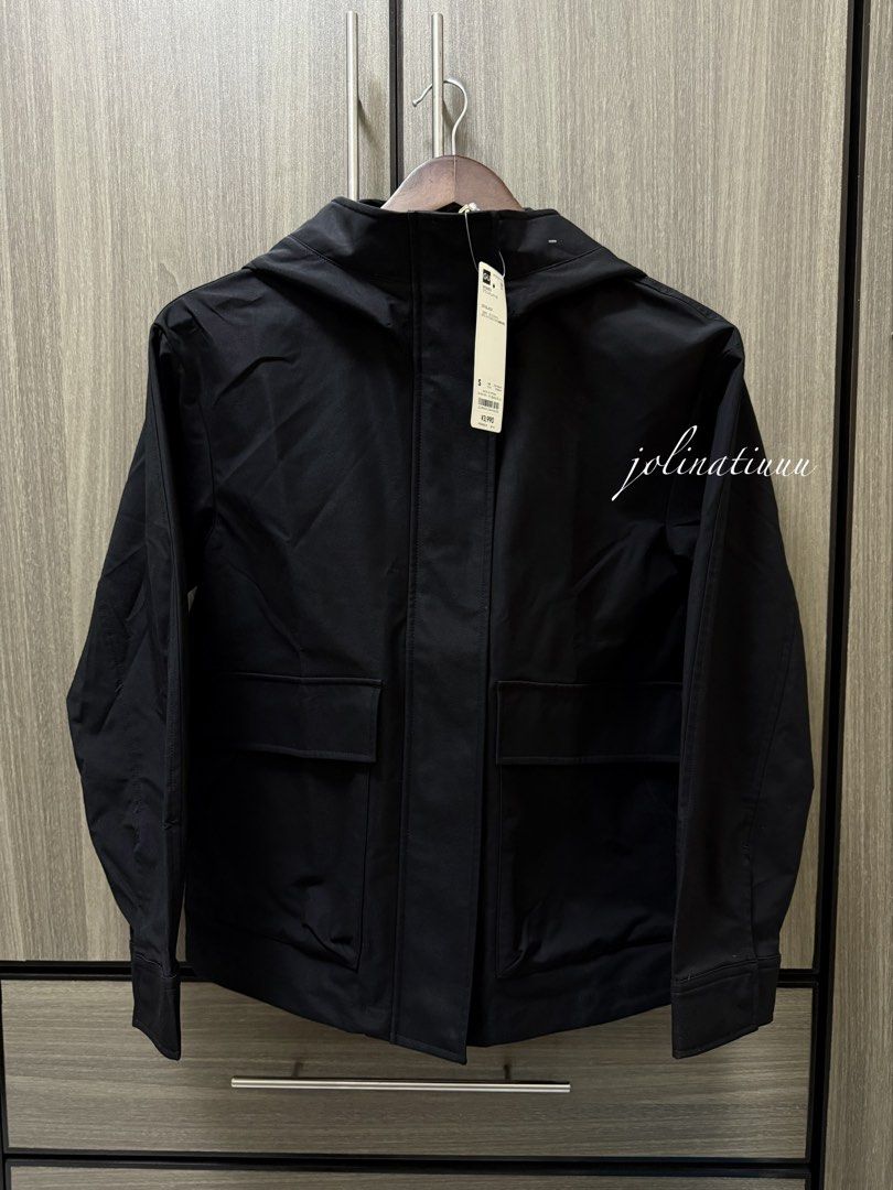 GU Black Mountain Parka (Small) BNWT (Category: Coats, Jackets and Outerwear) located in Cavite. Submitted by jlthrifts_ (Listing ID 1436465147, Image 1). Description: Brand new w/ tag 🏷️ From Japan 🇯🇵✨ Available in Small & Medium.