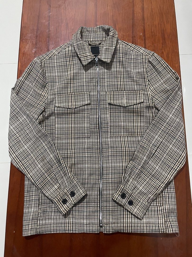 H&M full zip plaid polo longsleeves (Category: Tshirts & Polo Shirts ) located in Cebu City. Submitted by 19cnug98 (Listing ID 1436384268, Image 2). Description: Cebu cityo location Medium best fit 19x25 No flaws.