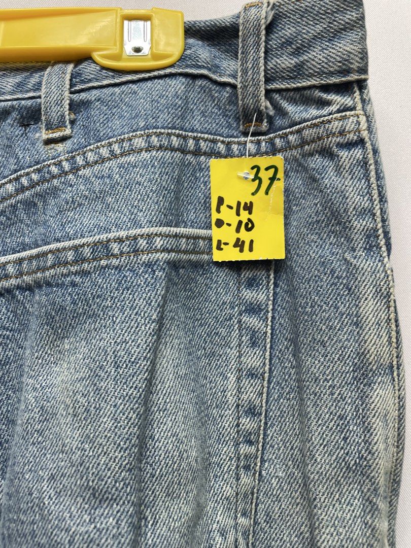 Jeans patchwork (Category: Jeans) located in Tampin. Submitted by mareybundle (Listing ID 1436358536, Image 3). Description: Code=pw-37 Cutting seluar=baggy Pinggang=37 Peha=14 Open leg=10 Labuh=41 Rm =88 ‼️9.5/10 Jgn lupe follow first IG dan tiktok = mareybundle Utk item2 branded dan jackpot 🎰 Turn on notification utk update yg akan datang❗❗❗ 🛵Kos posto rm10🛵 Dekat kite cod je geng ✌️.